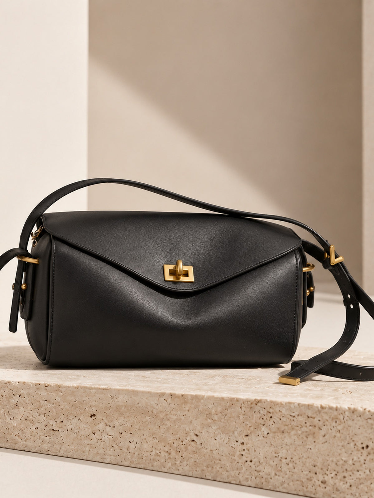 Leather Messenger Shoulder Bag - Black